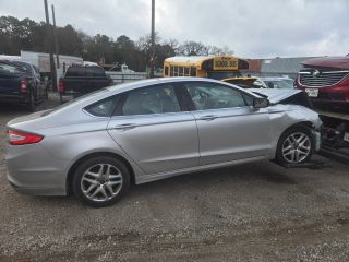 2015 Ford Fusion SE - Exterior Rear Center Image